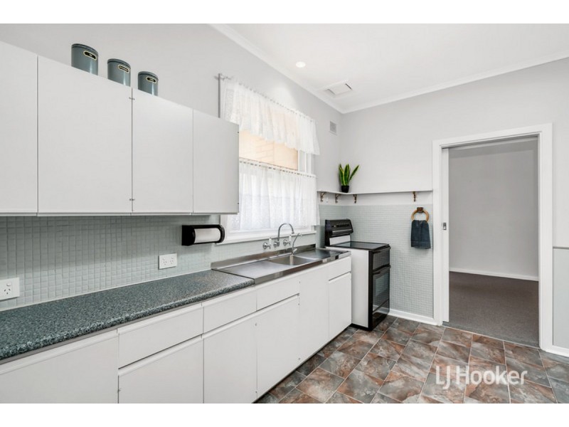 15 Longleat Road, Elizabeth Vale SA 5112