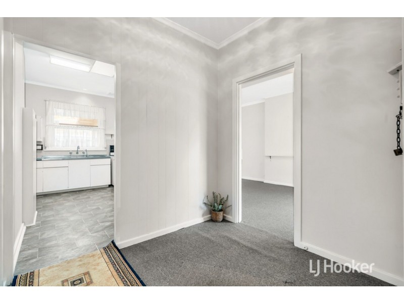 15 Longleat Road, Elizabeth Vale SA 5112