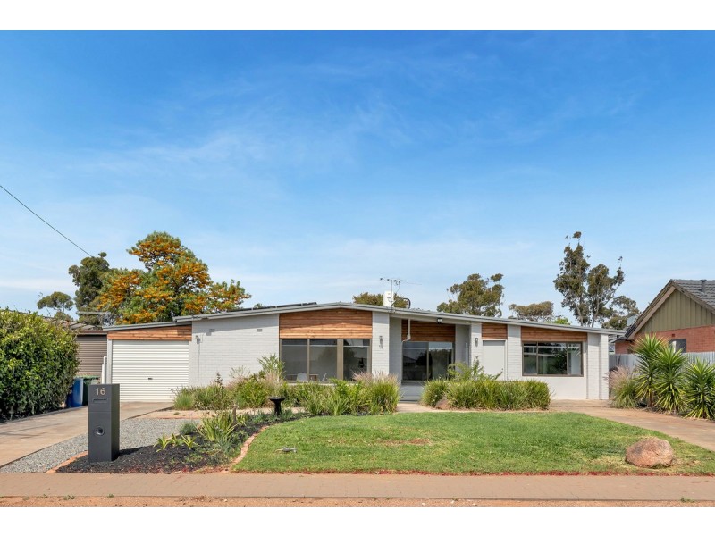 16 Saint Road, Smithfield Plains SA 5114