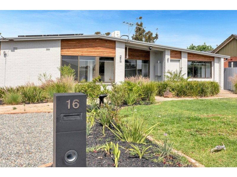 16 Saint Road, Smithfield Plains SA 5114