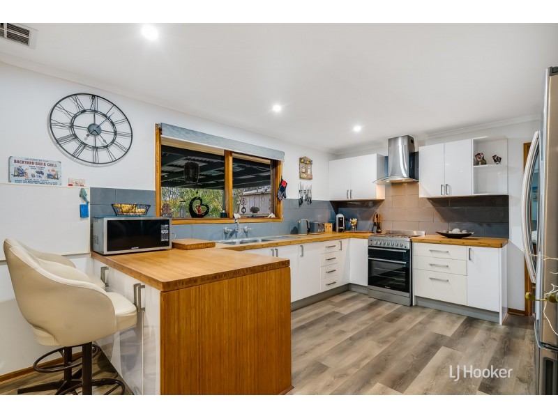 19 Neuville Court, Wynn Vale SA 5127