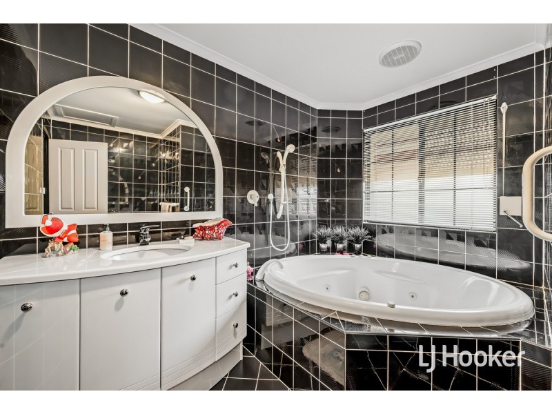 12 Pioneer Court, Salisbury Heights SA 5109