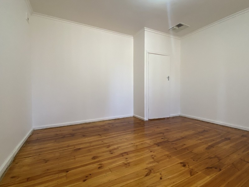 24 Shaftesbury Road, Elizabeth Vale SA 5112