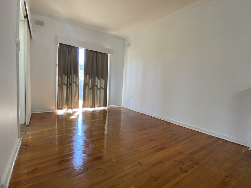 24 Shaftesbury Road, Elizabeth Vale SA 5112