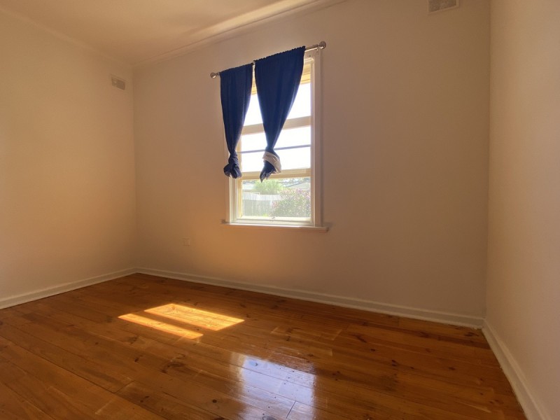 24 Shaftesbury Road, Elizabeth Vale SA 5112