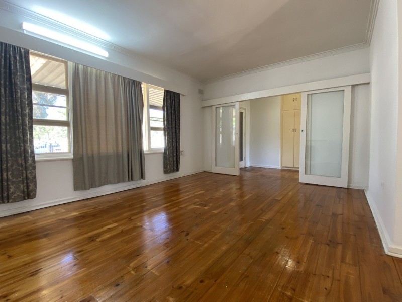 24 Shaftesbury Road, Elizabeth Vale SA 5112