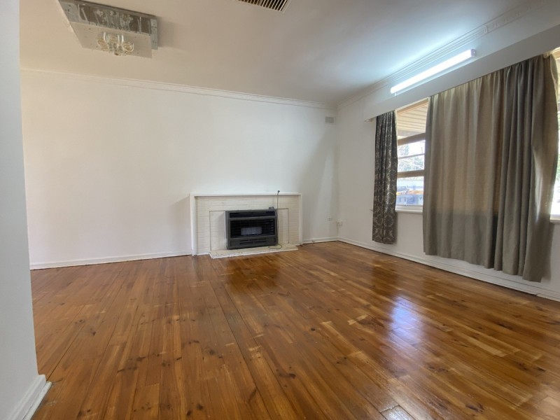 24 Shaftesbury Road, Elizabeth Vale SA 5112