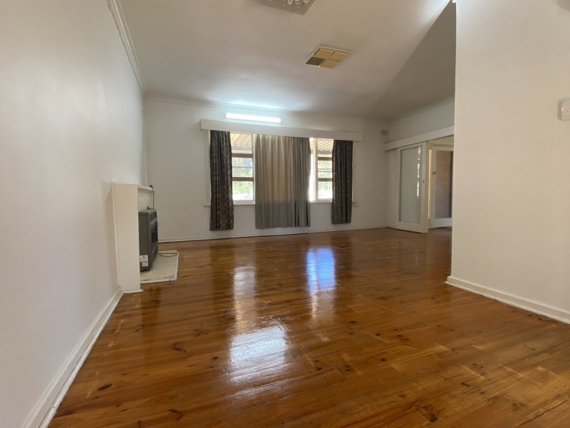 24 Shaftesbury Road, Elizabeth Vale SA 5112