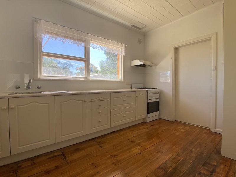 24 Shaftesbury Road, Elizabeth Vale SA 5112