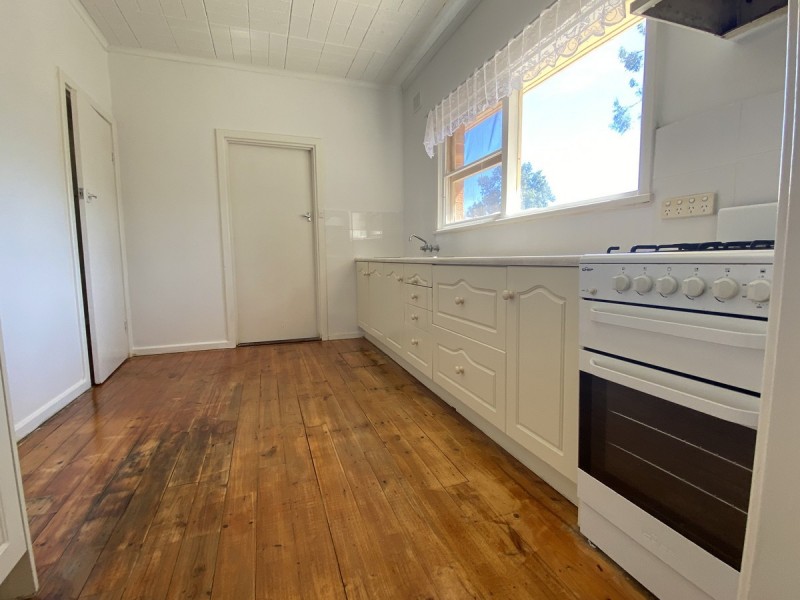 24 Shaftesbury Road, Elizabeth Vale SA 5112