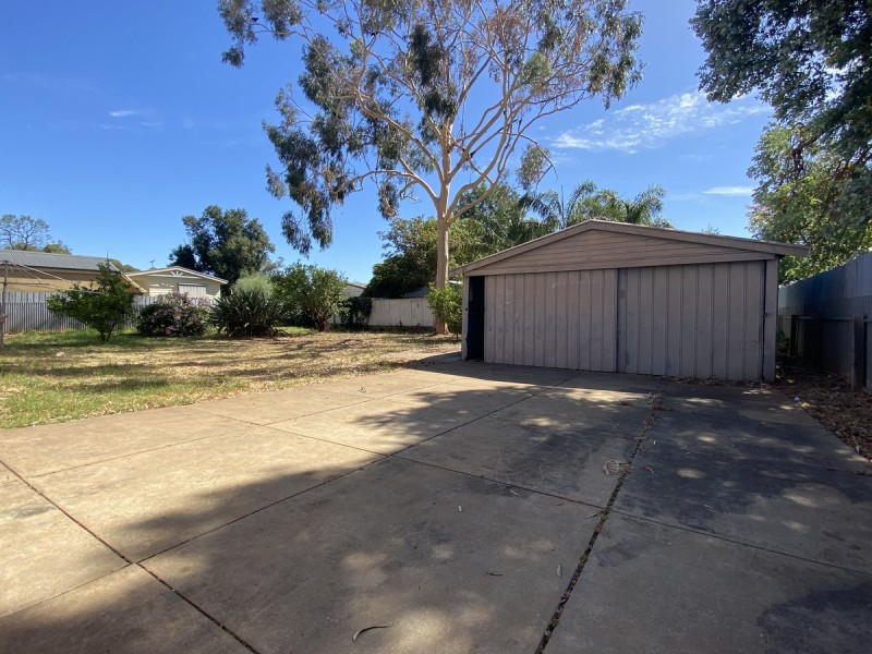 24 Shaftesbury Road, Elizabeth Vale SA 5112