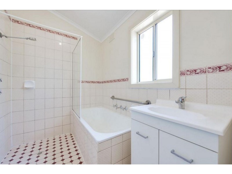 22 Knowles Road, Elizabeth Vale SA 5112