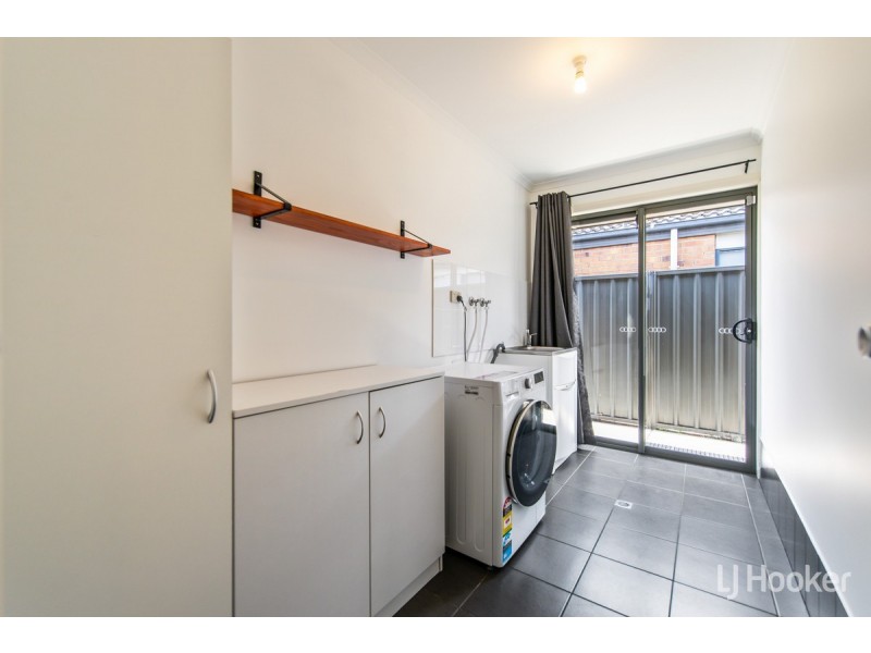 25 Riesling Crescent, Andrews Farm SA 5114