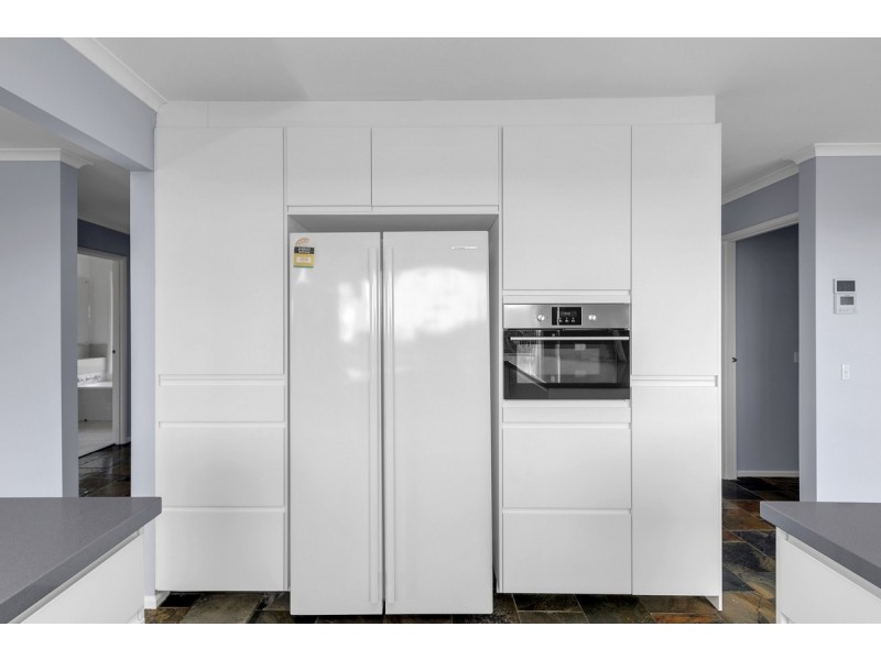 8 Abercrombie Court, Hillbank SA 5112