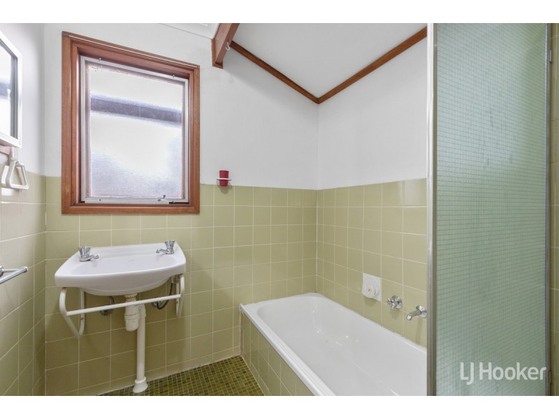 8 Cardnell Crescent, Elizabeth East SA 5112