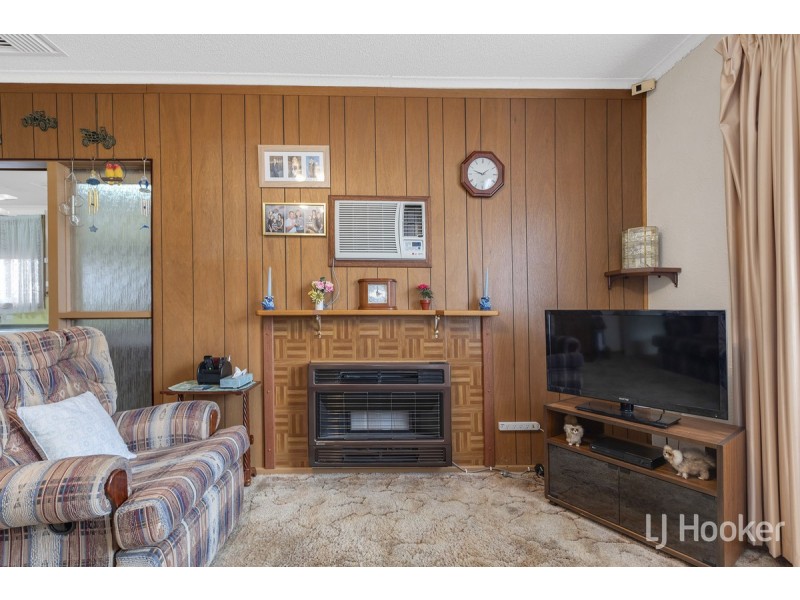 60 St Leonard Crescent, Elizabeth Downs SA 5113