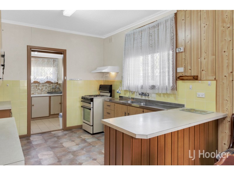 60 St Leonard Crescent, Elizabeth Downs SA 5113