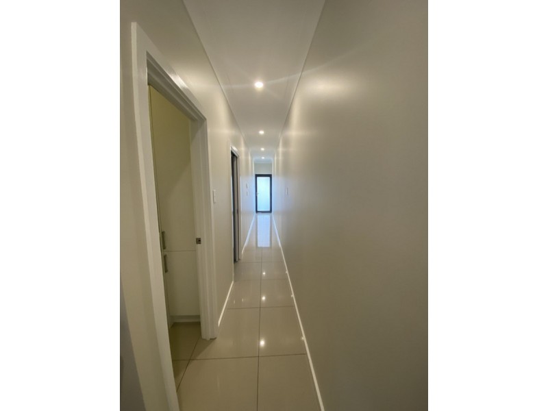 32b Broadwater Crescent, Mawson Lakes SA 5095