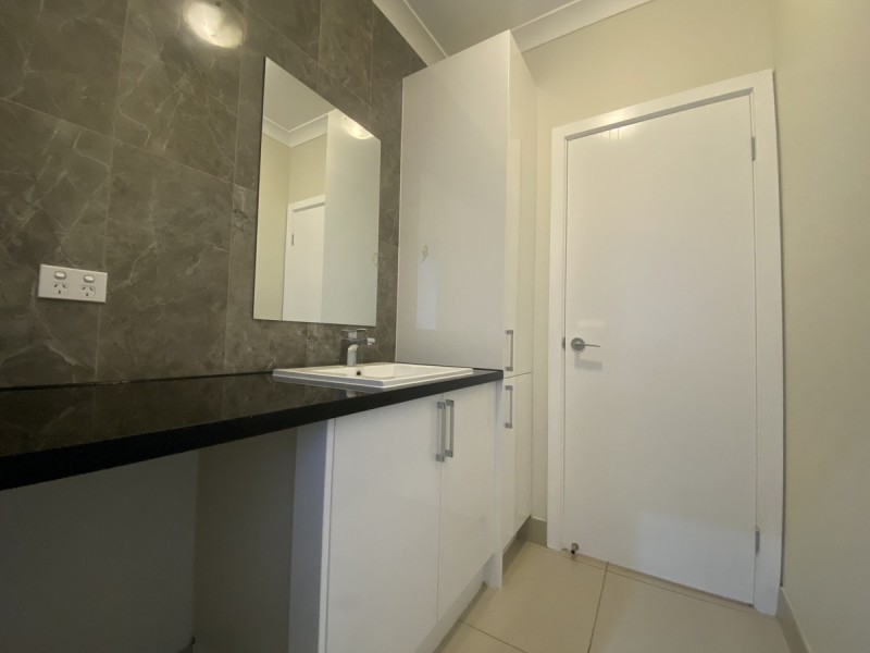 32b Broadwater Crescent, Mawson Lakes SA 5095