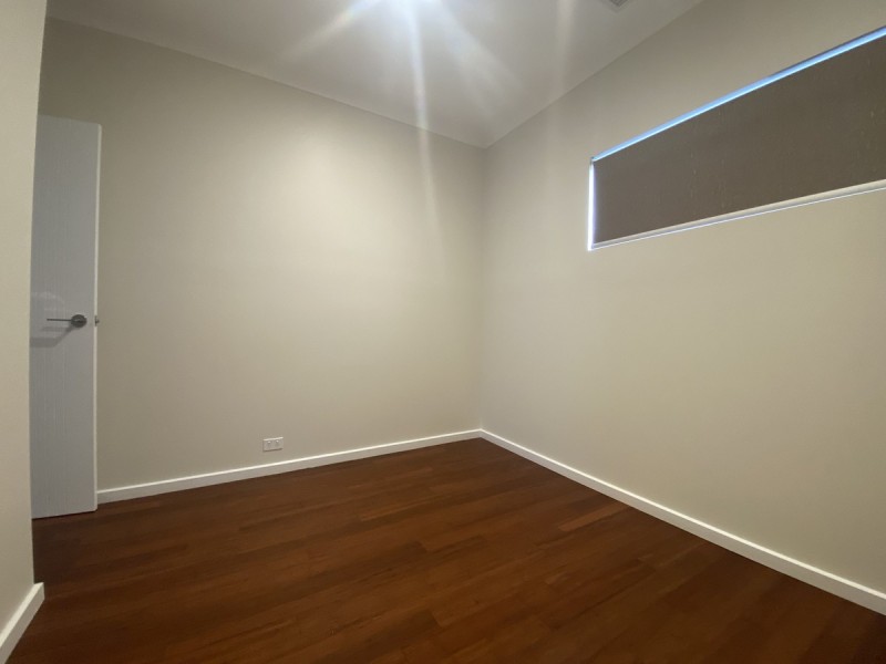 32b Broadwater Crescent, Mawson Lakes SA 5095