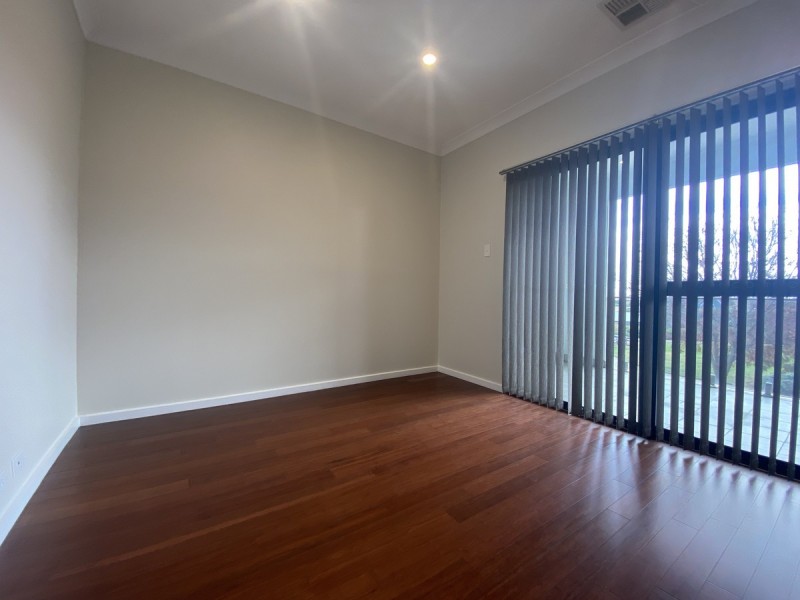 32b Broadwater Crescent, Mawson Lakes SA 5095