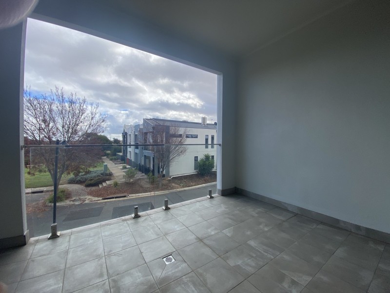 32b Broadwater Crescent, Mawson Lakes SA 5095