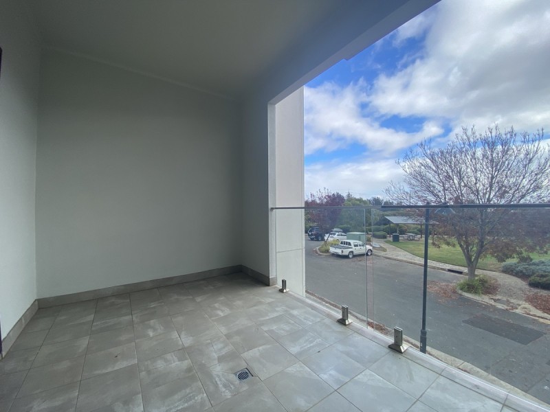 32b Broadwater Crescent, Mawson Lakes SA 5095