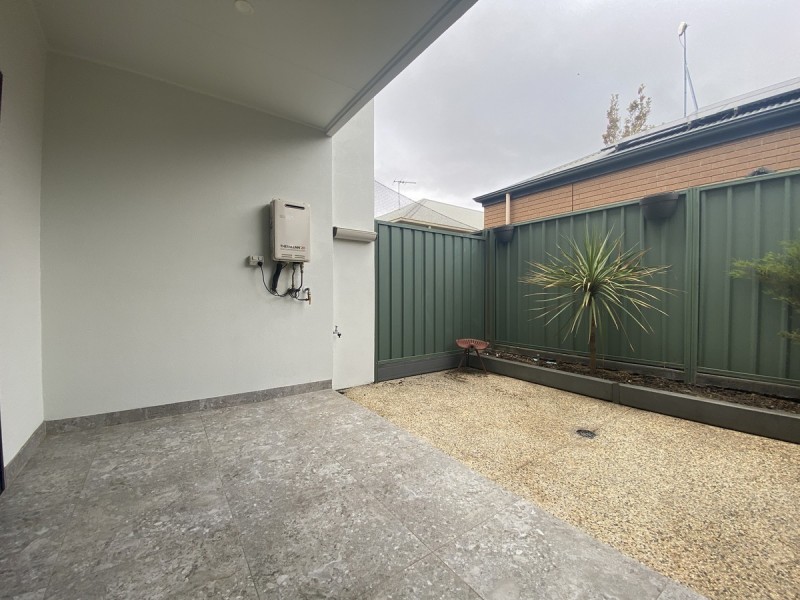 32b Broadwater Crescent, Mawson Lakes SA 5095