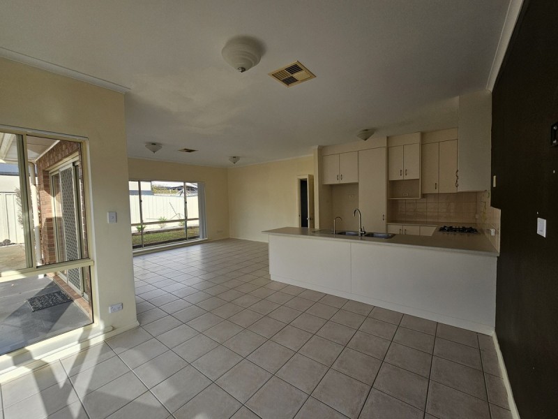 18 Edgewater Place, Burton SA 5110