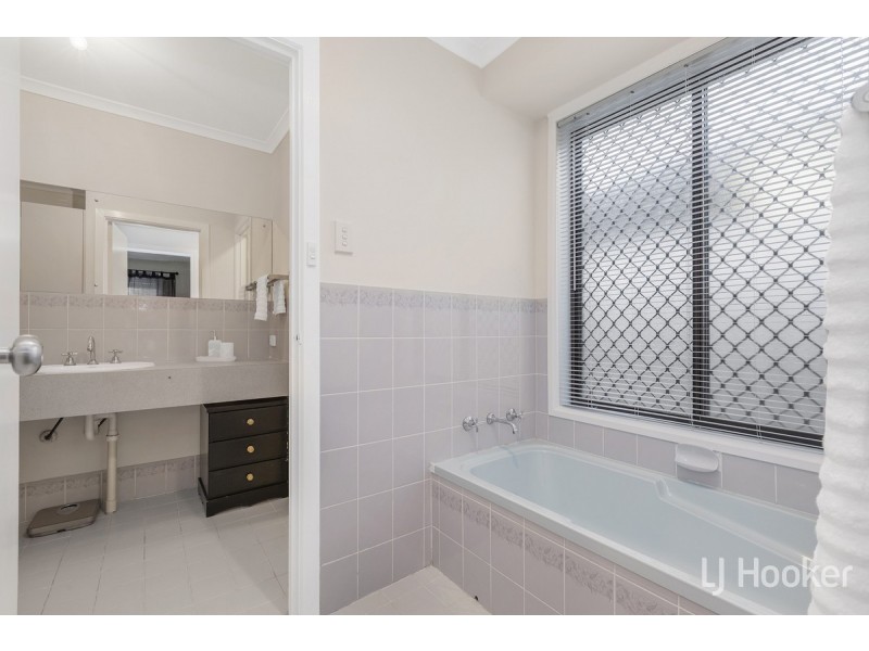 42 Sterling Court, Smithfield Plains SA 5114