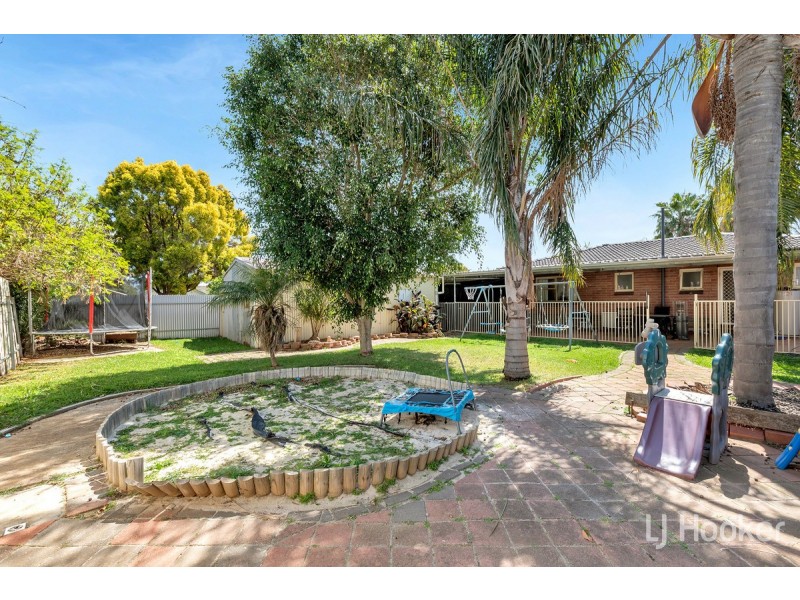 6 Robins Street, Elizabeth Downs SA 5113