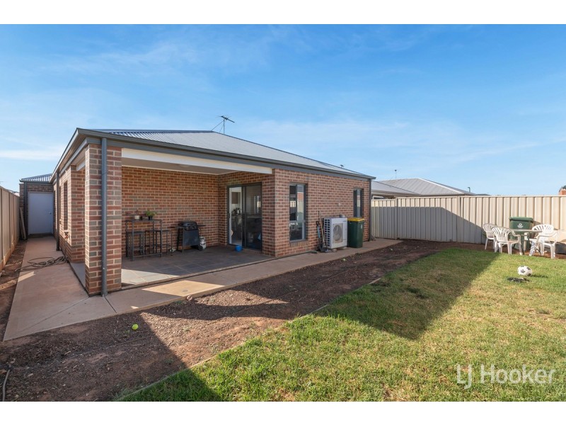 16 Kerrie Avenue, Munno Para West SA 5115