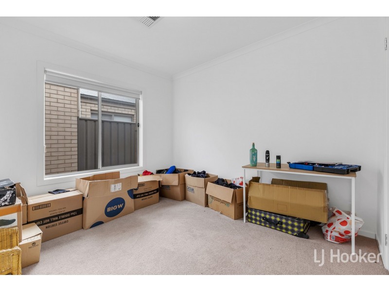 214 President Avenue, Andrews Farm SA 5114