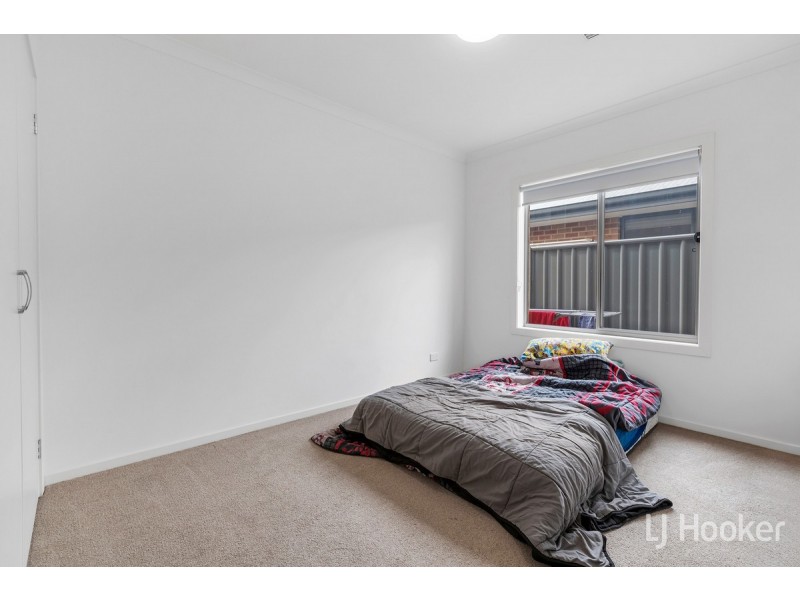 214 President Avenue, Andrews Farm SA 5114