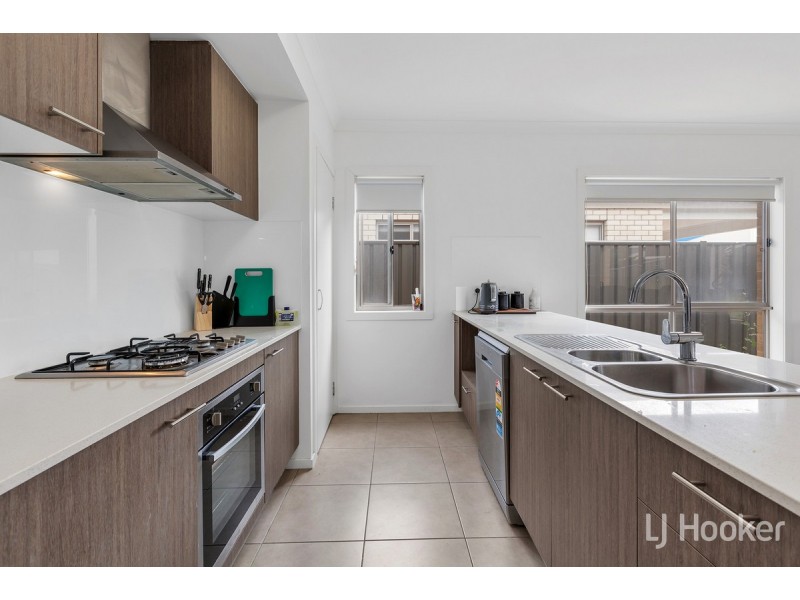 214 President Avenue, Andrews Farm SA 5114