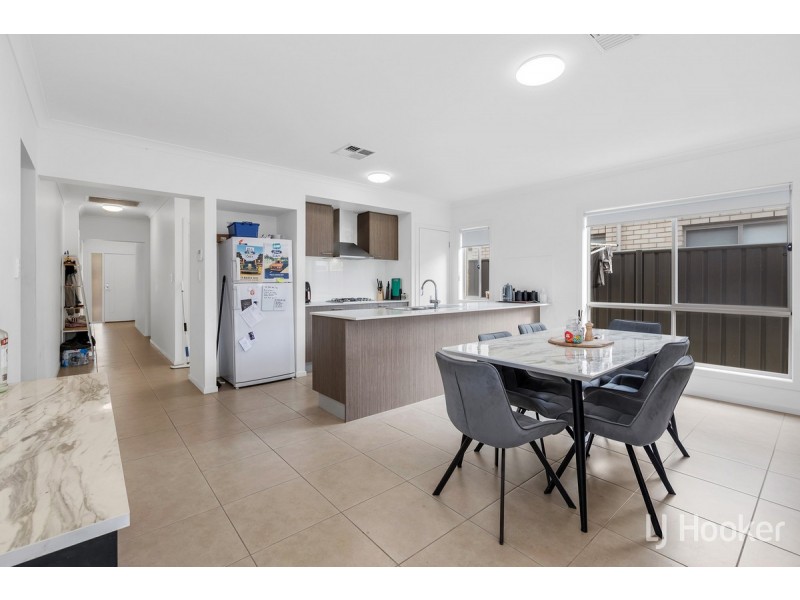 214 President Avenue, Andrews Farm SA 5114