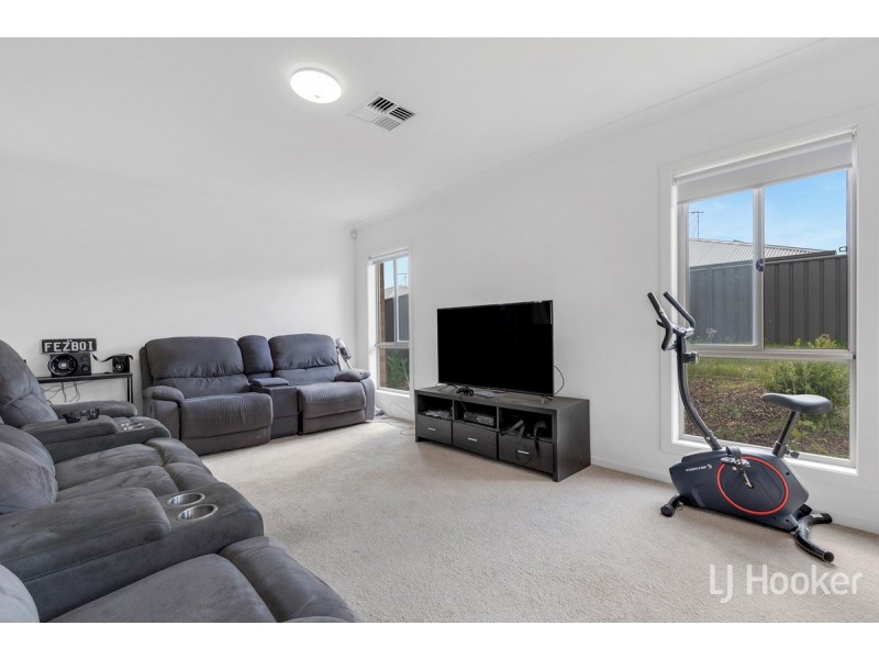 214 President Avenue, Andrews Farm SA 5114