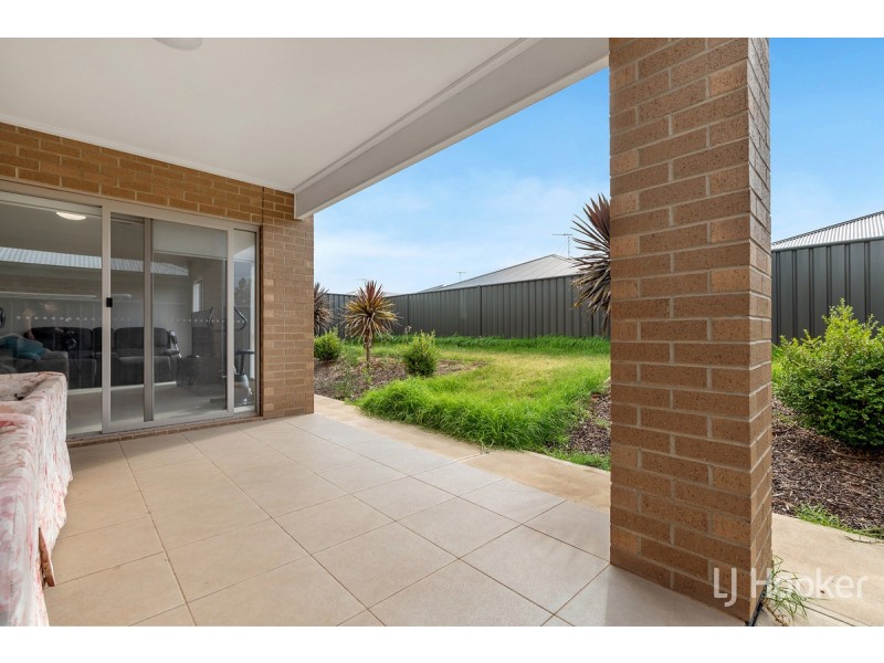 214 President Avenue, Andrews Farm SA 5114
