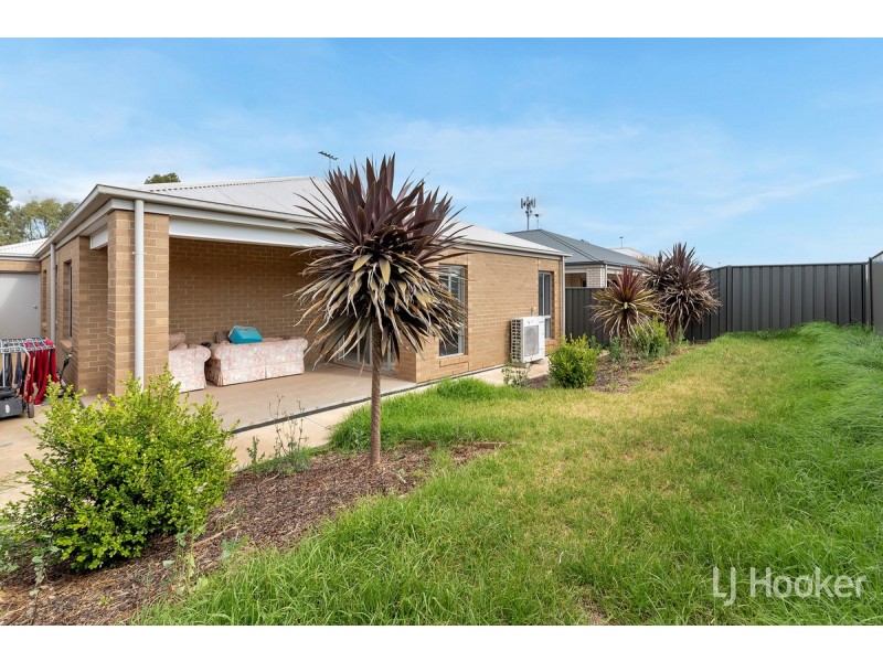 214 President Avenue, Andrews Farm SA 5114