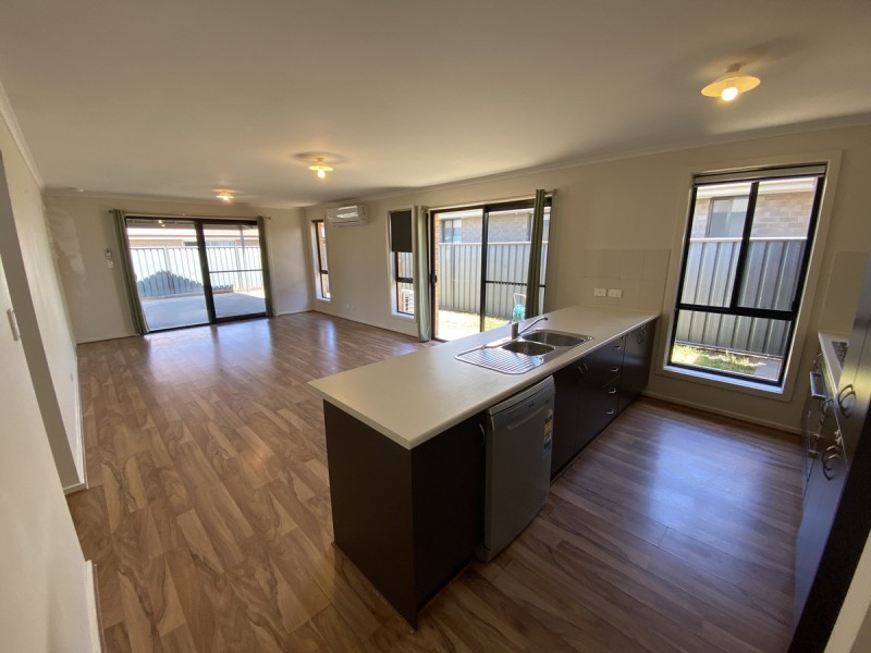 8 Huron Street, Andrews Farm SA 5114