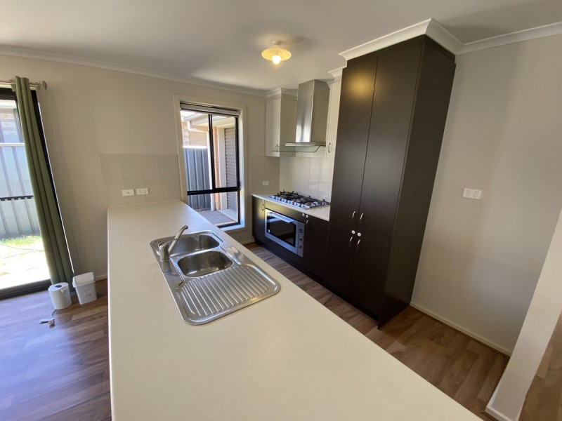 8 Huron Street, Andrews Farm SA 5114