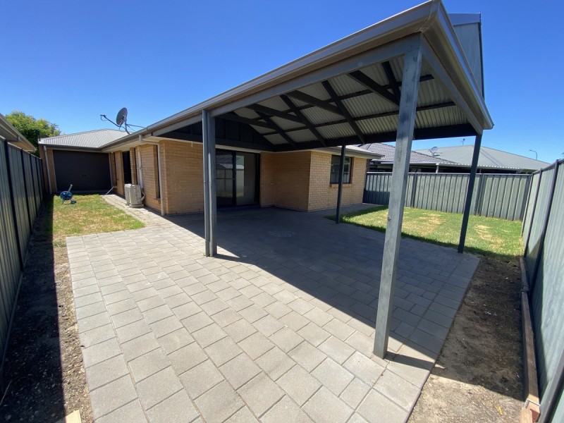 8 Huron Street, Andrews Farm SA 5114