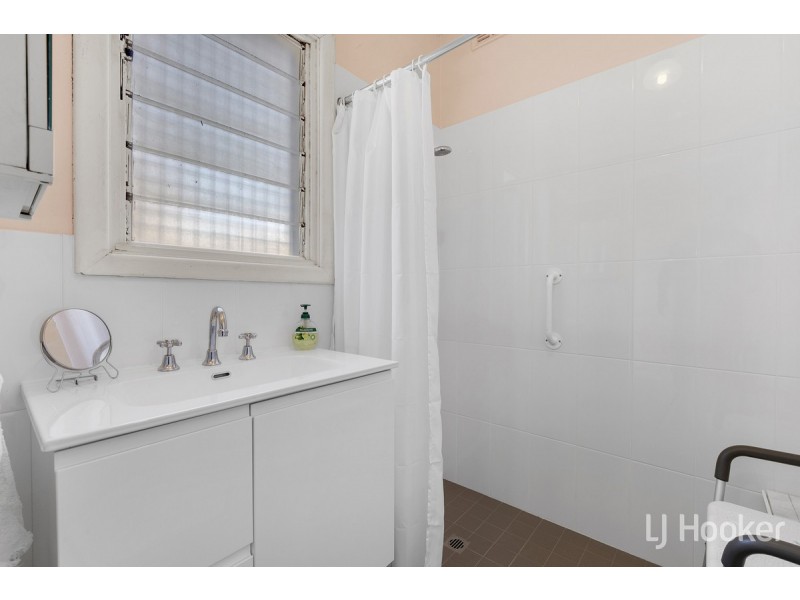 4 Bartlett Street, Elizabeth Downs SA 5113