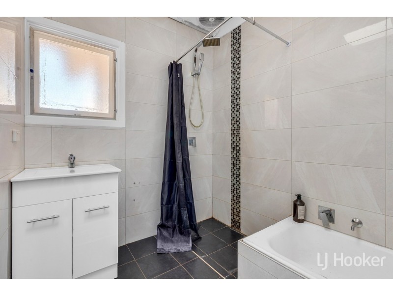 8 Bowood Street, Elizabeth Park SA 5113