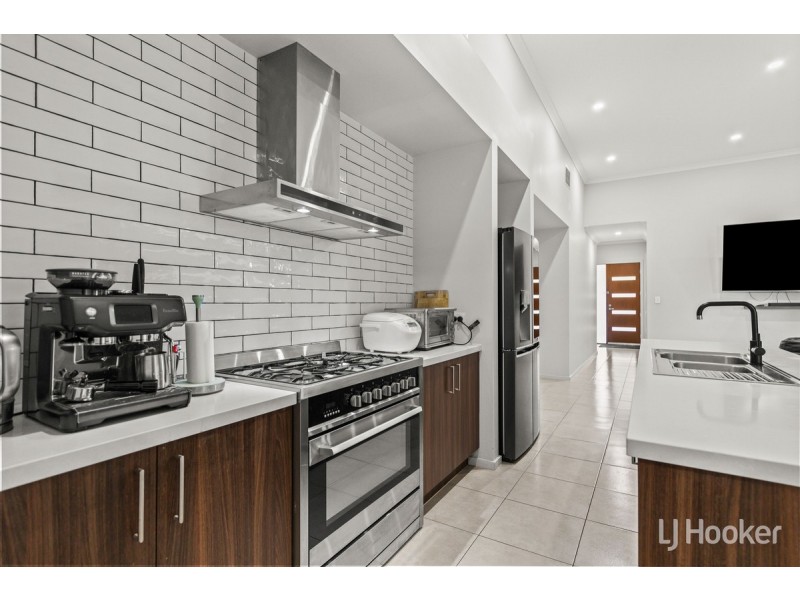 8 Lawder Road, Blakeview SA 5114