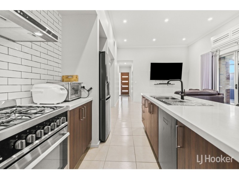 8 Lawder Road, Blakeview SA 5114