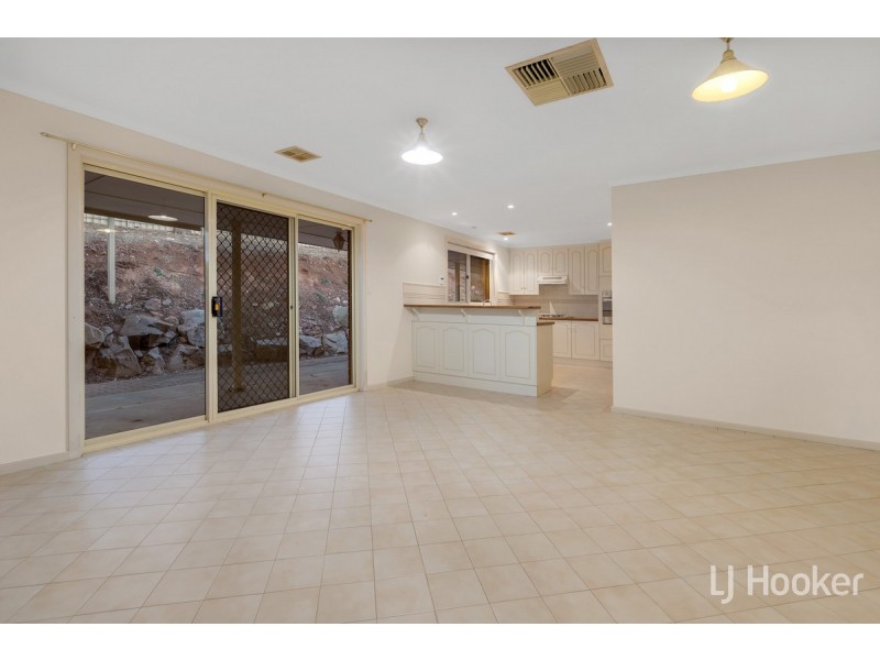 15 Cambridge Terrace, Hillbank SA 5112