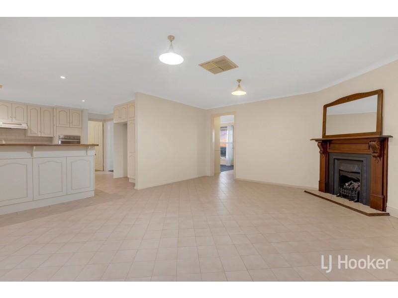 15 Cambridge Terrace, Hillbank SA 5112