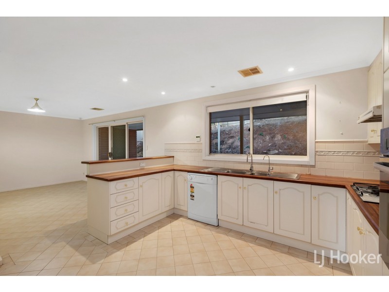 15 Cambridge Terrace, Hillbank SA 5112