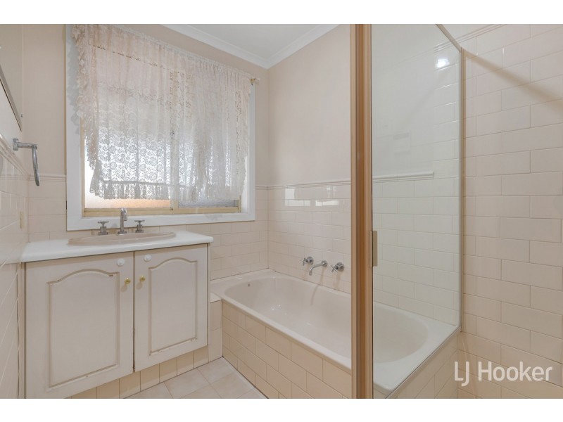 15 Cambridge Terrace, Hillbank SA 5112